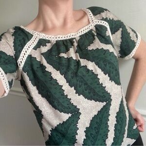 Collective concepts Retro Leaf Blouse size XS green cream